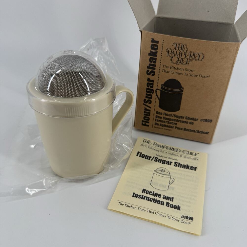 New The Pampered Chef Flour & Sugar Shaker Model 1690 *Open Box Unused *